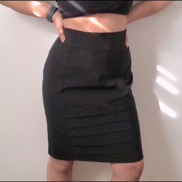 SOLD - Suzy Shier - Black Knee-length Pencil Skirt - Picture 1 of 7